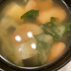 小松菜と人参と豆腐の味噌汁